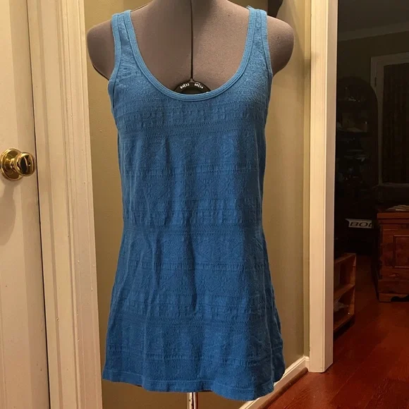 Blue textured tank top - Picture 1 of 2